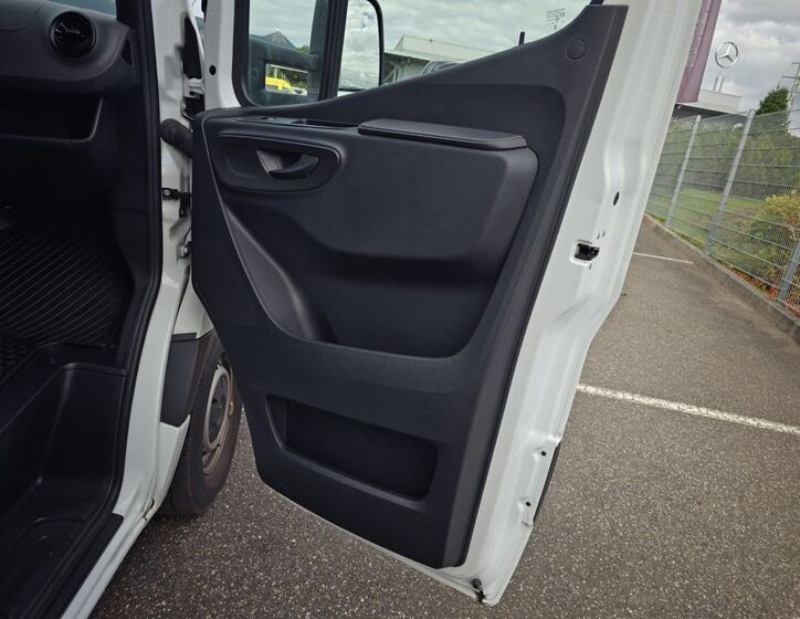 Mercedes-Benz Sprinter 9