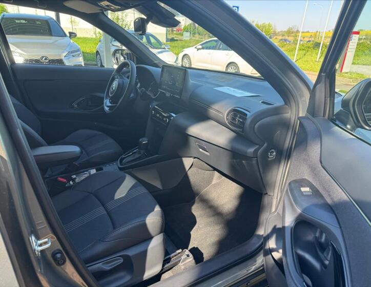 Toyota Yaris Cross 12