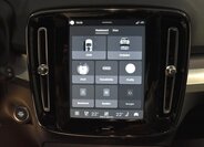 Volvo XC40 SUV / Terénní 2,0 l 145 kw