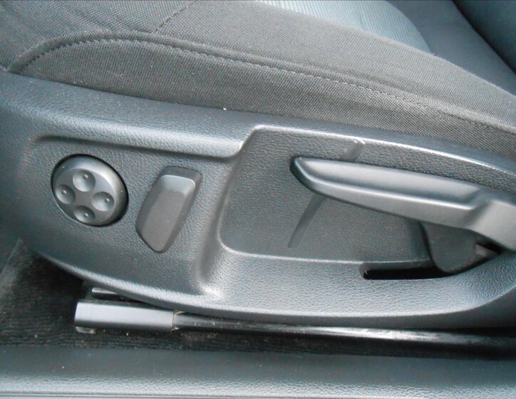 Volkswagen Passat Kombi 1,6 l 77 kw