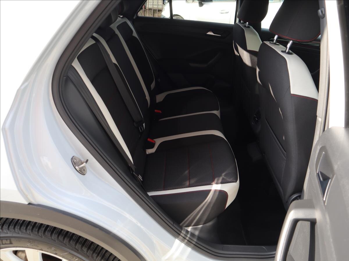 Volkswagen T-Roc CUV / Crossover 1,5 l 110 kw