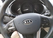 KIA Rio 13