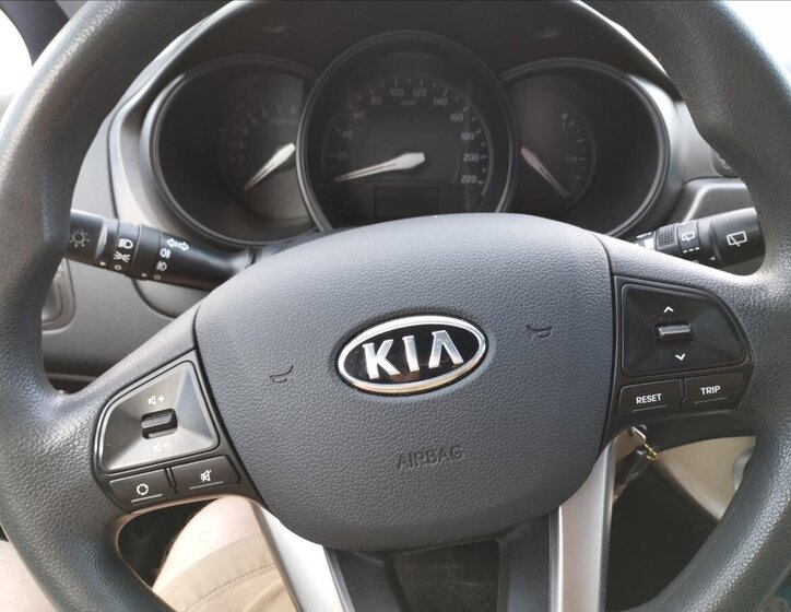 KIA Rio 13
