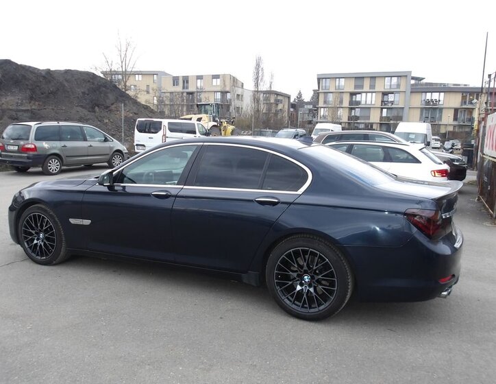 BMW Řada 7 Sedan / Limuzína 3,0 l 180 kw