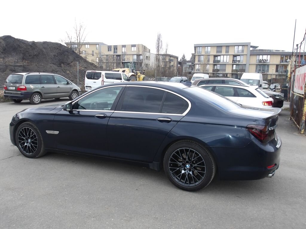 BMW Řada 7 Sedan / Limuzína 3,0 l 180 kw