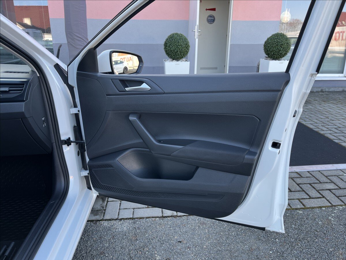 Volkswagen Polo Hatchback 999,0 48 kw