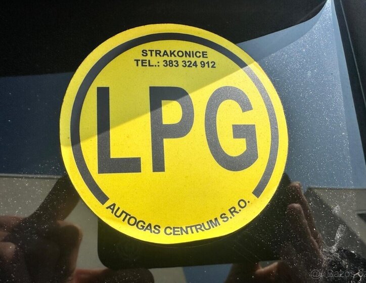 Chrysler Town & Country 11