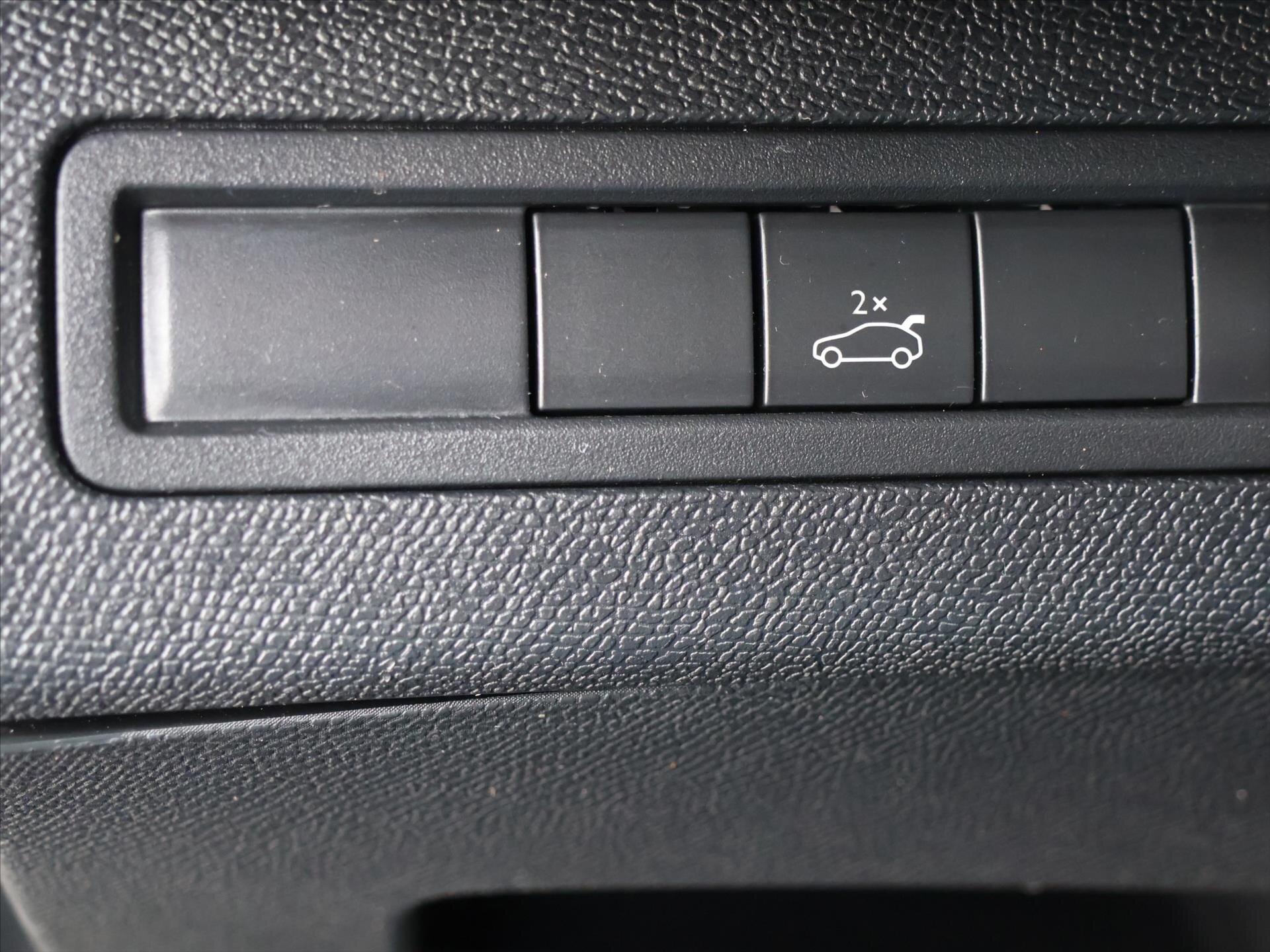 Peugeot 5008 SUV / Terénní 1,2 l 96 kw