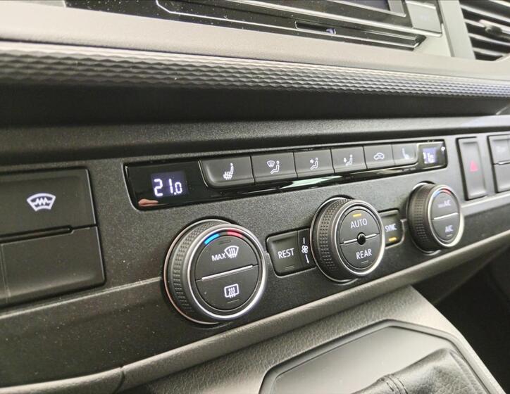 Volkswagen Caravelle 11