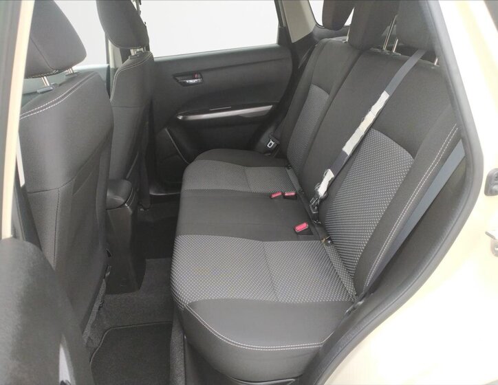 Suzuki Vitara SUV 998,0 82 kw