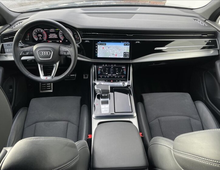 Audi Q7 6