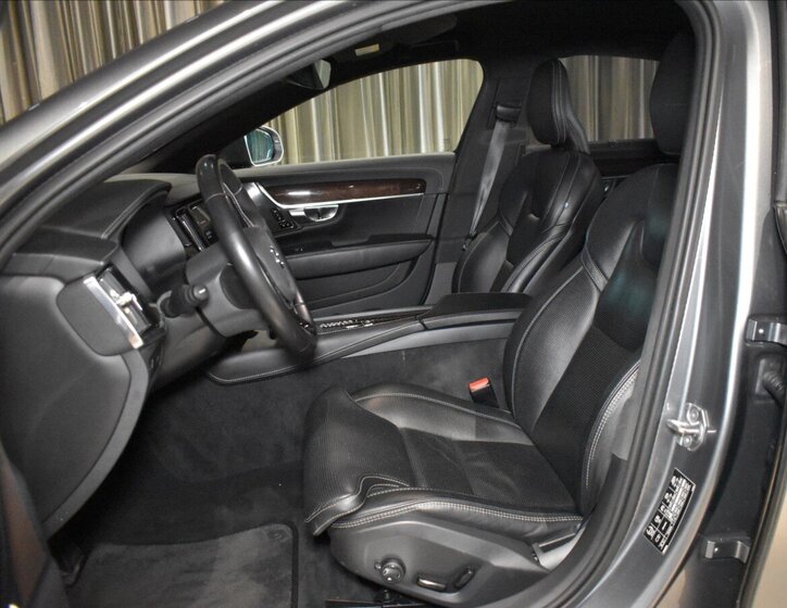 Volvo S90 Sedan / Limuzína 2,0 l 228 kw