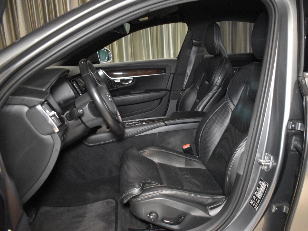 Volvo S90 Sedan / Limuzína 2,0 l 228 kw