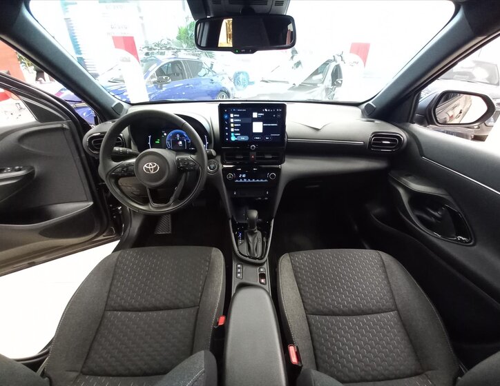 Toyota Yaris Cross CUV / Crossover 1,5 l 68 kw