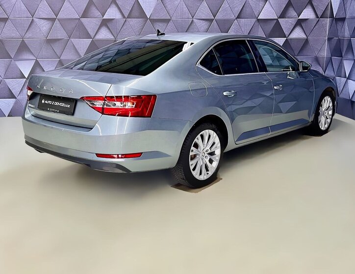 Škoda Superb Sedan / Limuzína 2,0 l 140 kw