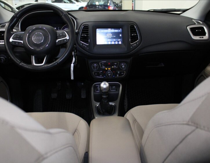 Jeep Compass 8