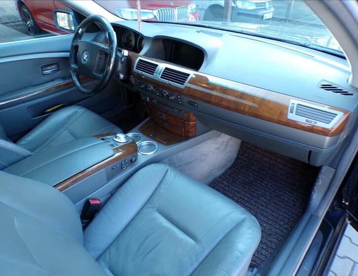 BMW Řada 7 Sedan / Limuzína 3,6 l 200 kw