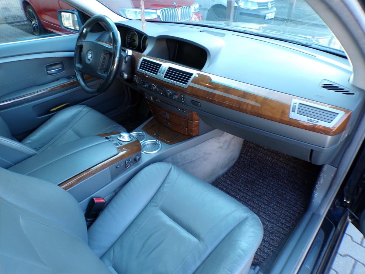 BMW Řada 7 Sedan / Limuzína 3,6 l 200 kw