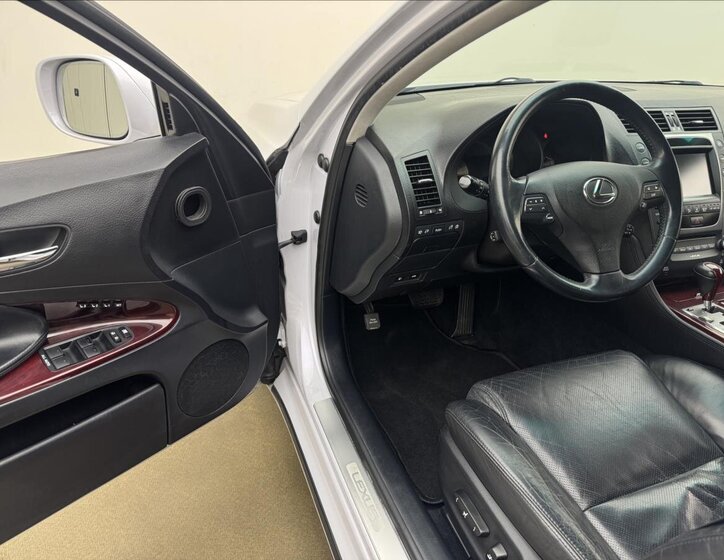 Lexus GS 300 Sedan / Limuzína 3,0 l 183 kw