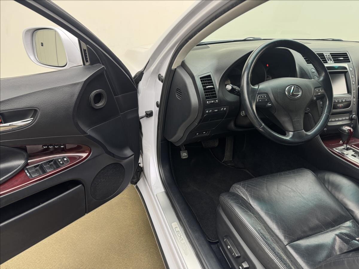 Lexus GS 300 Sedan / Limuzína 3,0 l 183 kw