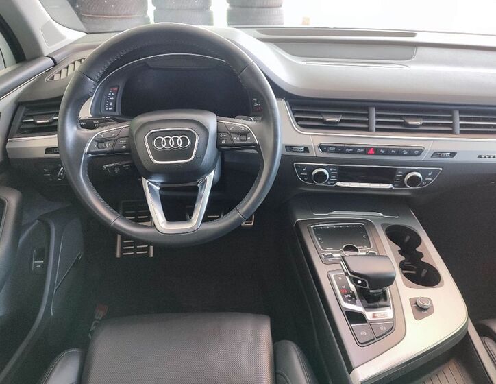 Audi SQ7 6