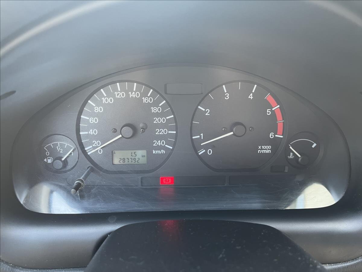 Mitsubishi Carisma Liftback 1,9 l 75 kw