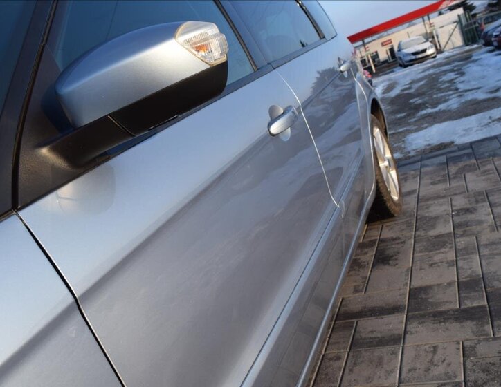 Ford S-MAX MPV 2,0 l 107 kw