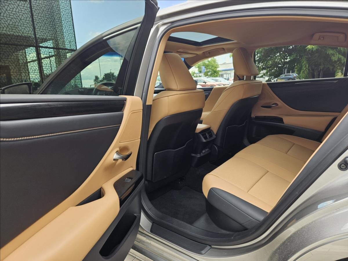 Lexus ES 300h Sedan 2,5 l 160 kw