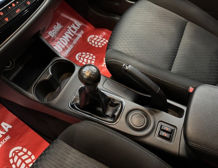 Mitsubishi Outlander SUV / Terénní 2,0 l 110 kw