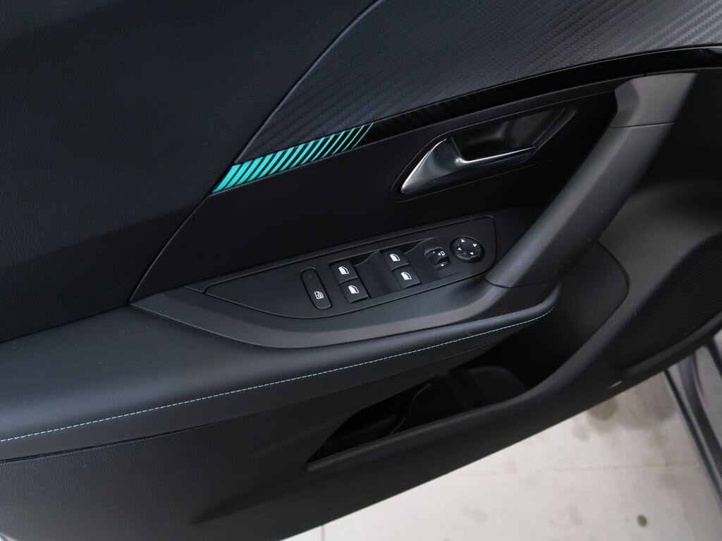 Peugeot 2008 SUV 1,2 l 96 kw