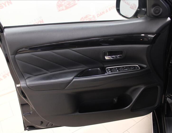 Mitsubishi Outlander 10