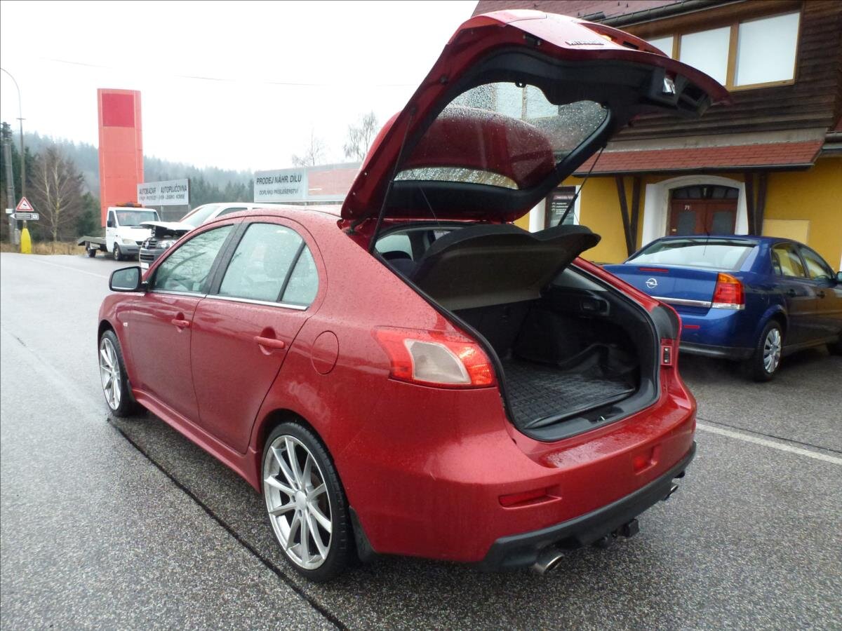 Mitsubishi Lancer Hatchback 2,0 l 217 kw