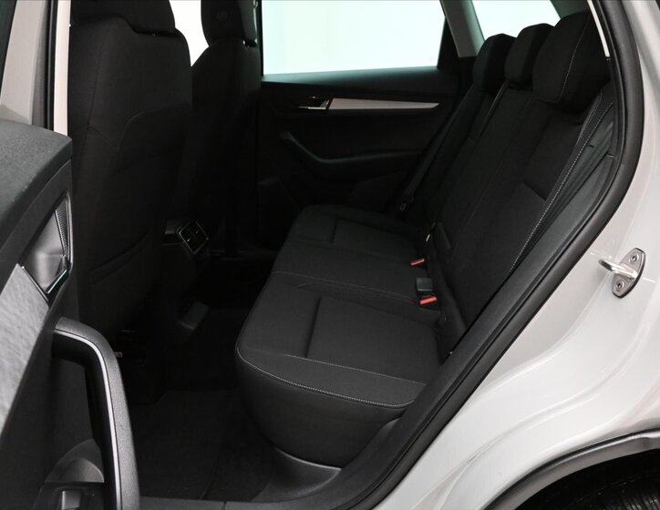 Škoda Karoq SUV 999,0 81 kw