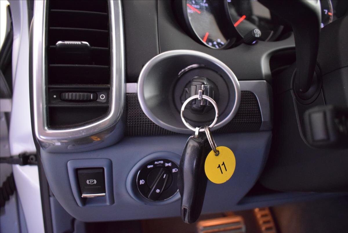 Porsche Cayenne SUV / Terénní 4,8 l 405 kw