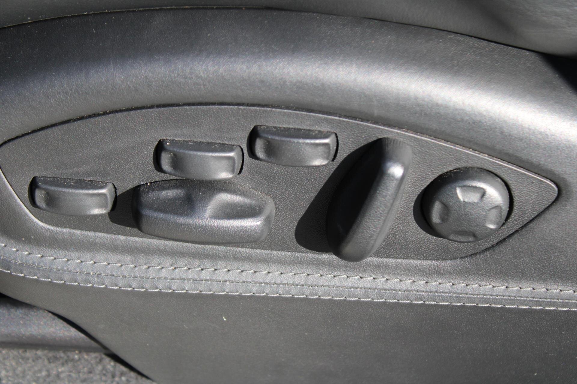 Porsche Cayenne SUV / Terénní 4,8 l 397 kw