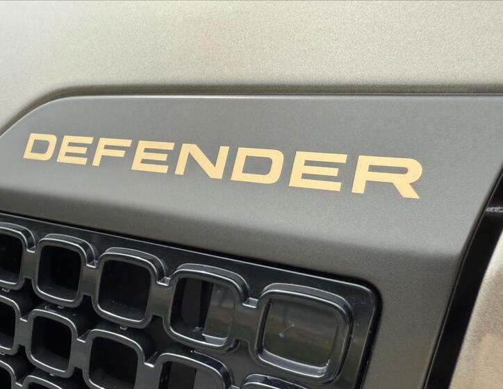 Land Rover Defender 36