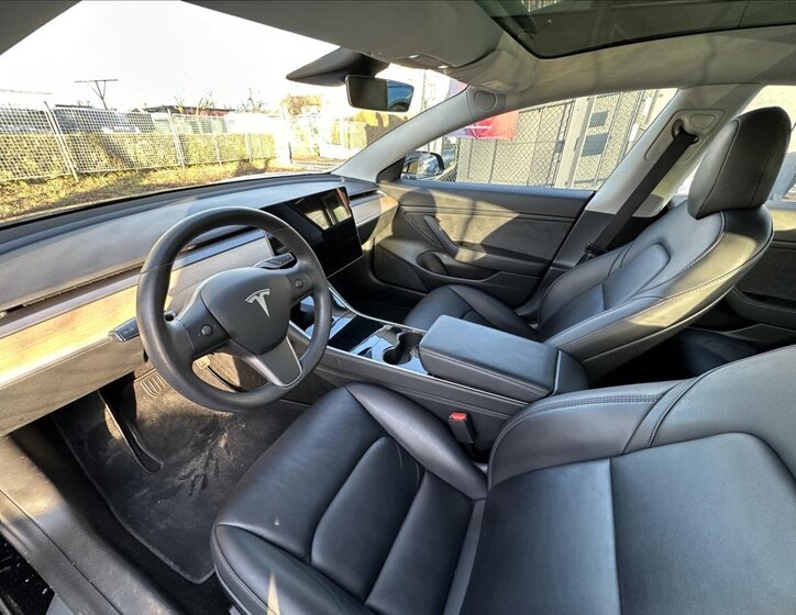 Tesla Model 3 Sedan / Limuzína 0,0 239 kw