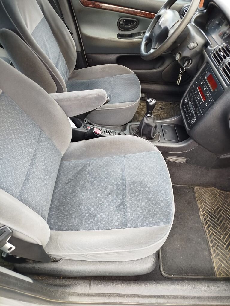 Peugeot 406 Sedan / Limuzína 2,0 l 80 kw