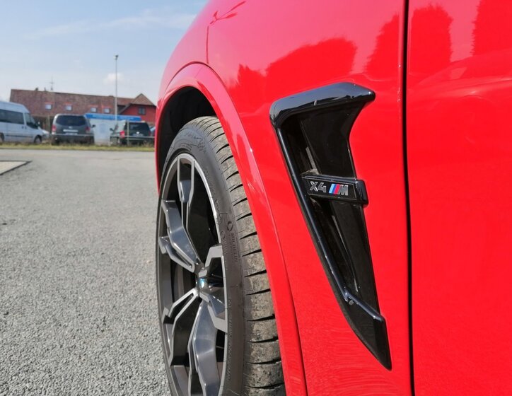 BMW X4 SUV / Terénní 3,0 l 375 kw