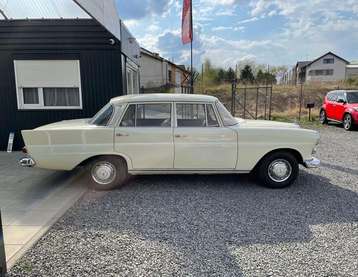 Mercedes-Benz Ostatní 16