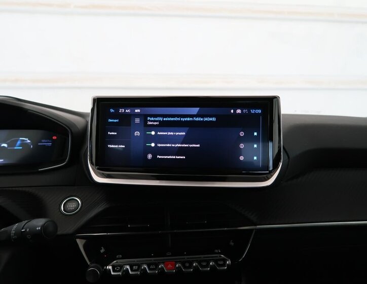 Peugeot 208 Hatchback 1,2 l 74 kw