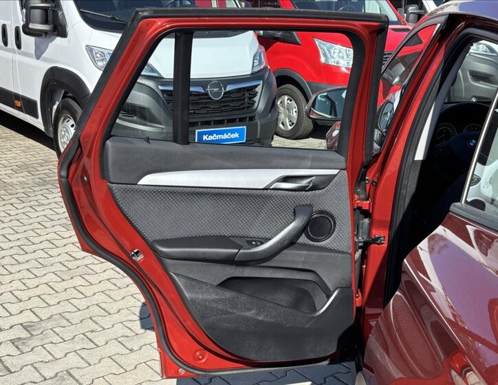 BMW X1 Kombi 1,5 l 100 kw