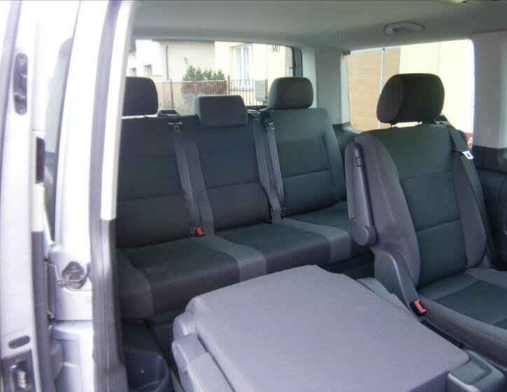 Volkswagen Multivan 8