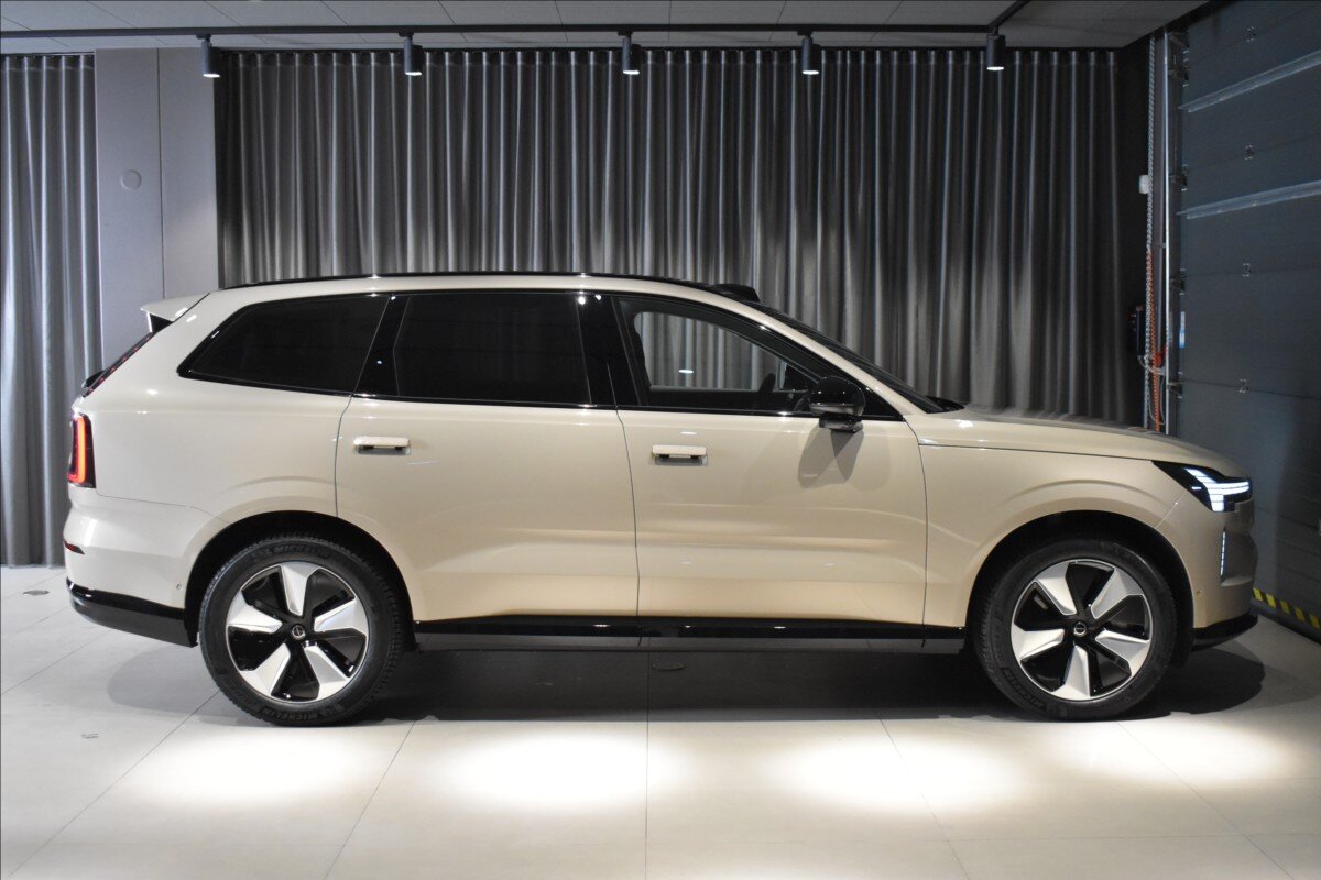 Volvo EX90