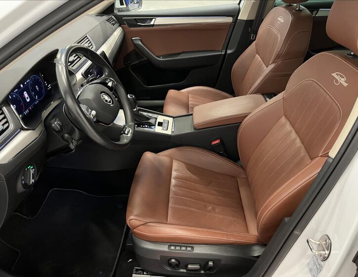 Škoda Superb Liftback 1,4 l 160 kw