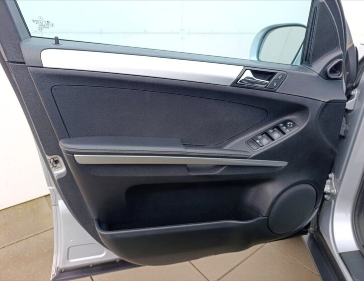 Mercedes-Benz Třídy M SUV 3,0 l 165 kw