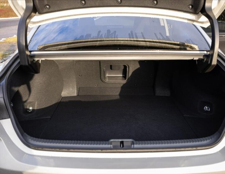 Lexus ES 300h Sedan / Limuzína 2,5 l 160 kw