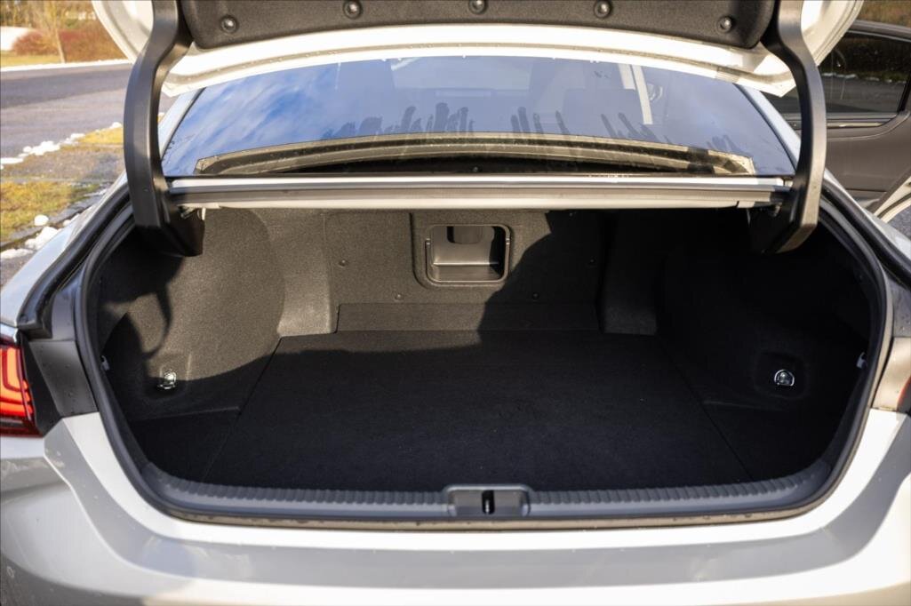 Lexus ES 300h Sedan / Limuzína 2,5 l 160 kw