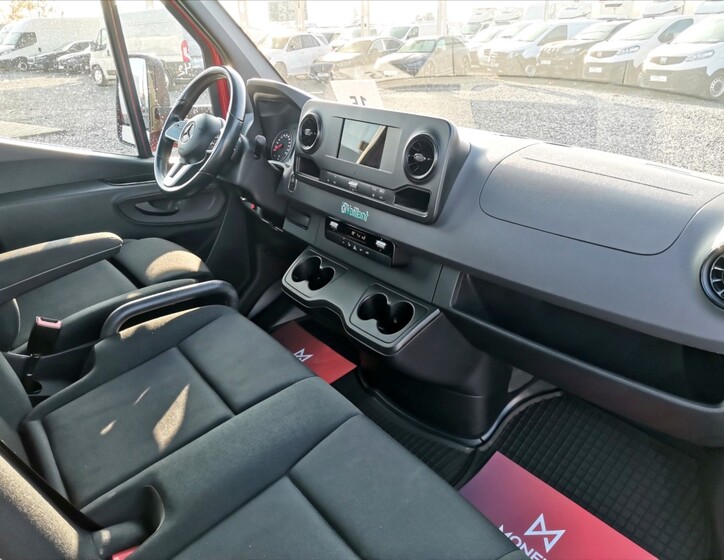Mercedes-Benz Sprinter 8