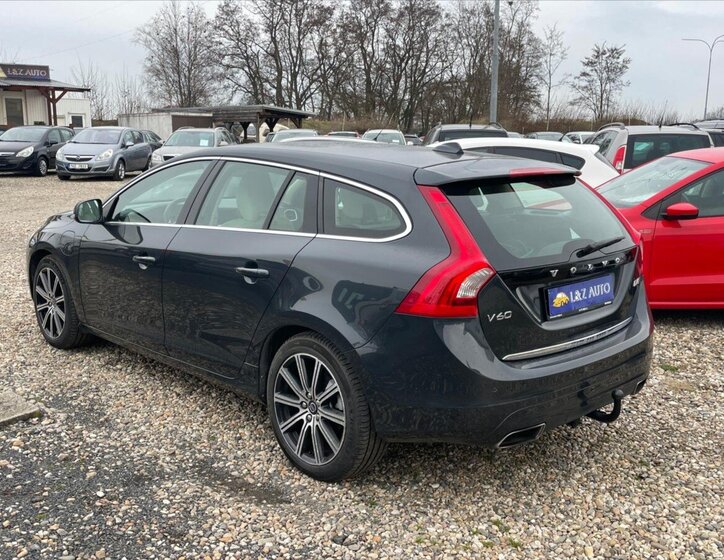 Volvo V60 Kombi 2,4 l 162 kw
